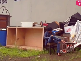 Emma Starletto’s solo performance in a public place by Hansel Thio