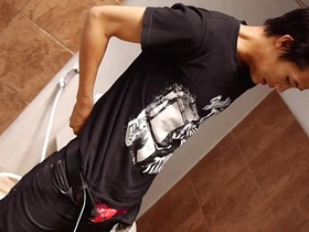 Young boxer guy jerks off and cums in video